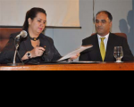 Desa. Márcia Andrea Farias (TRT) e o juiz Carlos Gustavo Brito (Amatra XVI) assinam o convênio do TJC