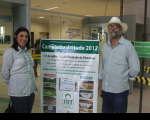 Stael Cavalcanti (gestora do projeto Agenda Socioambiental) e Luiz Pires (autor da instalação artística)