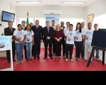 Ministro Oreste Dalazen e desembargadora Ilka Esdra com magistrados e servidores  da VT de Barreirinhas e equipe de servidores do TRT