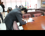 Alexsandro de Castro Castelo Branco assina termo de posse.