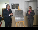 Juiz Manoel Veloso e Juíza Fernanda Franklin descerram a placa de implantação do PJe na VT de Santa Inês.