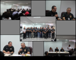 Desembargador James Magno encerrou o curso; agentes posam com o desembargador James e com o instrutor