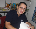 Desembargador do TRT-MA autografa obra na Feira do Livro e anuncia novos projetos
