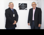Henrique Couto (E) e o presidente TRT na inauguração do sistema de monitoramento