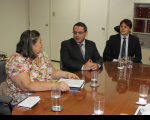 Presidente James Magno (ao centro) e juiz Bruno Motejunas agradecem a colaboração de Cristina Ericeira e da Superintendência de Vigilância Epidemiológica  e Sanitária do Município de São Luís.