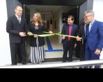 Desenlace da fita de inauguração.