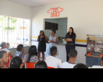 Anícia apresenta o TRT na Escola