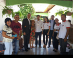 A presidente do CASI, Maria das Graças, entre os juízes Leonardo (terno preto) e Artur; Luiz Sales, e demais autoridades