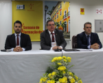 Desembargador Gerson de Oliveira, entre os juízes Paulo e Rodrigo, abre a 8ª SFM, destacando o debate sobre a reforma trabalhista