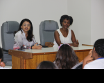Juíza Angelina, ao lado de Anícia, recepciona os estudantes