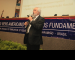 Desembargador Eduardo Chaves destaca o conceito de multidão frente à realidade atual das relações de trabalho.