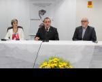 Presidente James Magno, entre Adriana de Brito e Ernesto Mandelli, abriu o workshop