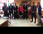 Desembargadora Solange, ao centro, ladeada pelos consultores do Instituto Innovare e por servidores da Gestão Estratégica e da Tecnologia da Informação do TRT-MA.