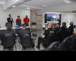 Juiz Paulo Fernando faz a abertura do Curso Brigada de Incêndio ao lado so sargento Arlandex Marinho e da bombeiro Rosely Costa.