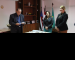 Presidenta Solange e Cleonice durante a leitura do termo de posse feita pelo coordenador de Gestão de Pessoas