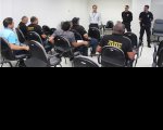 Allan Marques, secretário executivo da EJUD16, ao lado dos agentes do TRT 10, na abertura do evento