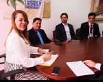 Presidenta Solange assina o contrato, ao lado do diretor-geral, Celson Moreira, do secretário-geral da Presidência, Noredim Reuter, e do chefe do Núcleo de Assessoramento Jurídico, Wellington Bringel.