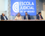 Mesa de honra: Juiz Carlos Eduardo, desembargadora Márcia Andrea, procurador-chefe Luciano Aragão e advogado Antonio Gaspar.