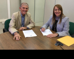 Presidenta Solange e o superintendente José Ribamar assinam termo de entrega