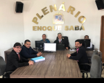 Na audiência realizada na Câmara Municipal, Juiz Leonardo, entre os servidores Adonai e Luiz Sales, o procurador Mailson, o assessor jurídico Rogério e o advogado Leandro Cardoso