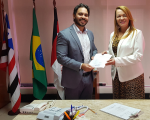 Presidenta Solange Castro Cordeiro empossa Noredim Reuter como diretor de Secretaria da Vara do Trabalho de Presidente Dutra.