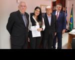 Nathielly, entre o presidente do TRT, o cooordenador da CGP e o juiz auxiliar da Presidência