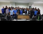 Juiz Paulo Mont'Alverne com terceirizados, servidores do tribunal e instrutora do SENAI
