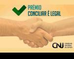 Imagem em fundo amarelo com letras verdes escrito Prêmio Conciliar é Legal e símbolo de aperto de mãos