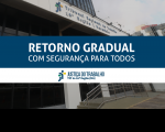 Imagem com a fachada do TRT ao fundo e faixa azul com letras brancas escrito Retorno Gradual com Segurança para Todos