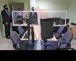 Visita do desembargador a uma sala de audiência.
