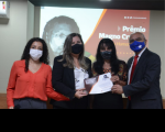 Foto da entrega da premiação ao TRT do Maranhão