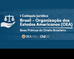 Imagem com fundo azul e texto branco, com informações sobre o colóquio.