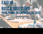 Imagem de pessoas numa sala de reunião, notebooks e outros equipamentos, onde se lê: EJUD16 - BUSCA SUGESTÕES PARA PLANO DE CAPACITAÇÃO 2022
