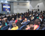 Imagem de várias pessoas sentada no Auditório Juiz Ari Rocha assistindo à palestra ministrada pela atriz Denise Fraga, no dia 25 de março, na abertura do ano letivo de 2022 da Escola Judicial do TRT do Maranhão