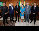 Foto feita na Presidência da República da reunião com o presidente Jair Bolsonaro e os ministros do Tribunal Superior do Trabalho Emmanoel Pereira (presidente), Alexandre Ramos, Douglas Alencar, Ives Gandra Martins Filho e a ministra Morgana Richa