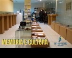Imagem do salão permanente de exposição do Cemoc onde estão documentos e publicações oficiais, maquinários, mobiliários, togas e outros objetos do acervo do Centro de Memória da Justiça do Trabalho no Maranhão