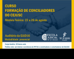 Imagem em fundo azul com a ilustração de um aperto de mãos simbolizando conciliação. Também há duas tarjas laterais na cor amarela e uma horizontal na parte inferior na cor branca e textos na cores amarela e branca com informações sobre o curso. No lado direito estão as logomarcas da Escola Judicial e do TRT da 16ª Região na cor branca.