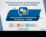 Fundo cinza com com elementos em paralelogramo ao centro em tons de azul. A frente está um balão com um ícone de uma mão fazendo "like" (polegar pra cima). Acima está escrito participe do processo de aperfeiçoamento dos sistemas da Justiça do Trabalho. Ao centro, está escrito (dentro de um dos paralelogramos) Pesquisa Semestral de Satisfação de Sistemas - 1º/2023. Abaixo os ícones quadrados dos sistemas avaliados (PJe, SIGEP-JT e SIGEO).