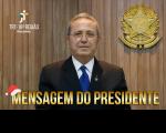 Foto de um homem posando para a câmera, usando terno e óculos de grau. Texto escrito MENSAGEM DO PRESIDENTE na parte inferior.