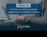 Imagem de fundo de um homem sentado, usando um notebook. À frente, texto escrito: COMUNICADO, seguido de mais informações sobre o trabalho remoto da VT de São João dos Patos. Abaixo, logomarca do Tribunal.  