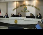 Foto mostra o ministro corregedor-geral Vieira de Melo Filho presidindo a sessão. Ao lado a presidente do TRT-16, desa. Márcia Andrea Farias e os representantes do MPT e da OAB-MA.
