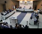 Imagem mostra foto panorâmica do plenário do TRT-16.