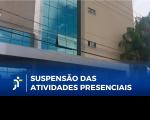 Foto mostra a fachada de um prédio, Na parte inferior, a informação: Suspensão das atividades presenciais