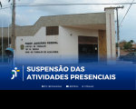 Foto mostra a fachada de um prédio. Na parte inferior a informação: Suspensão das atividades presenciais